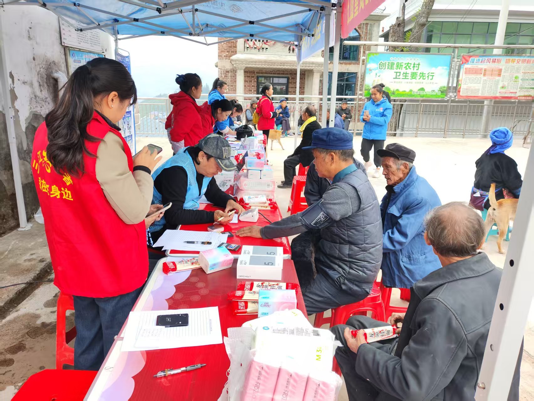 歸述村聯合移動公司開展宣傳活動 (1).jpg